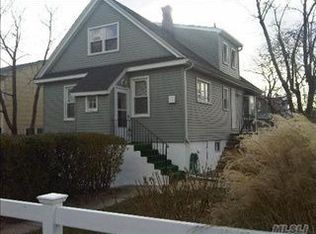 7 6th St, Bayville, NY 11709