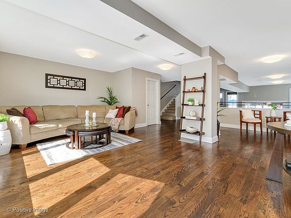3rd image of 3745 N Octavia Ave