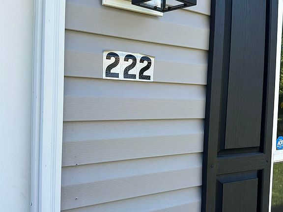 5th image of 222 Hamlin St S