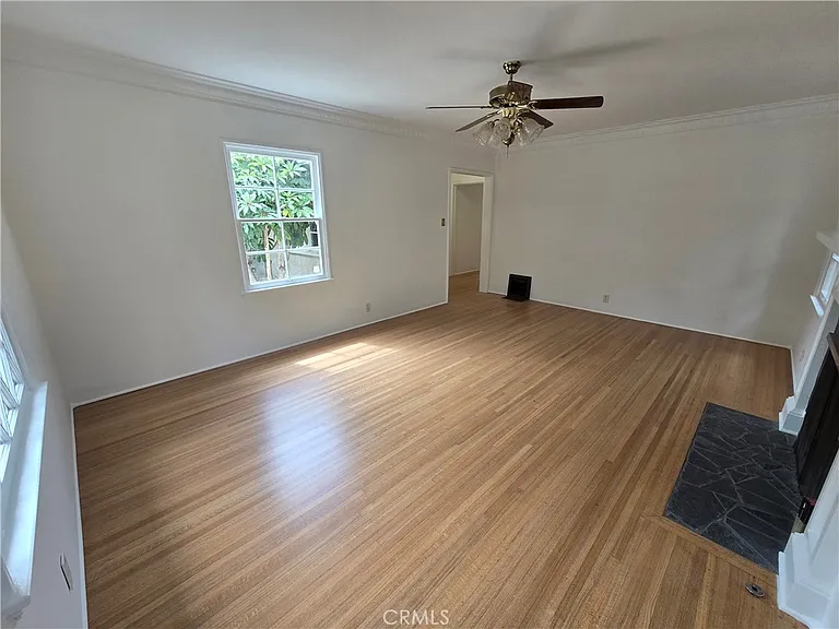 240 Euclid St — Photo 8