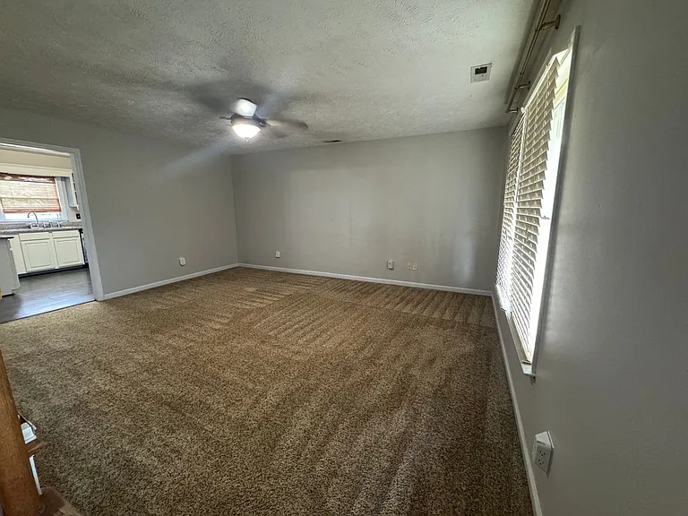 5870 McDonald Rd — Photo 35