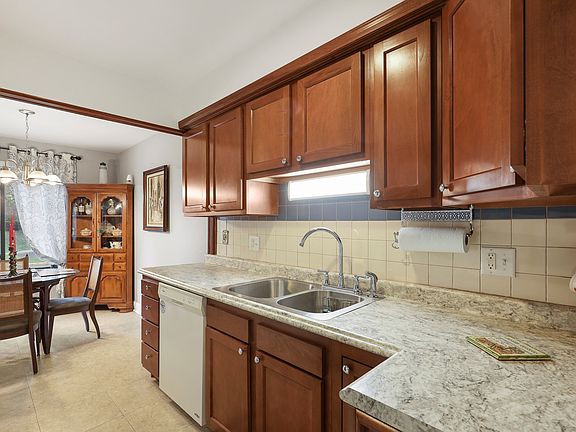 3rd image of 18W172 Lowell Ln