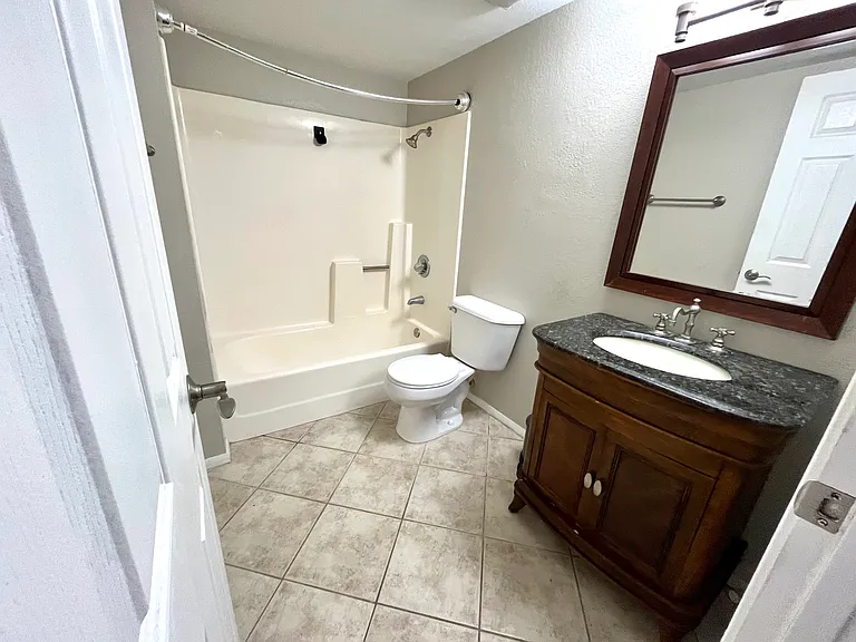1014 E Spence Ave — Photo 16