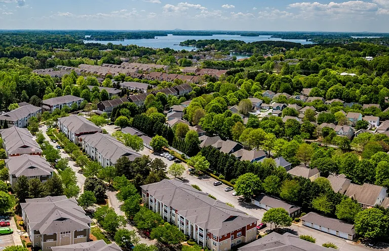 The Verandas at Lake Norman Apartments — Photo 8