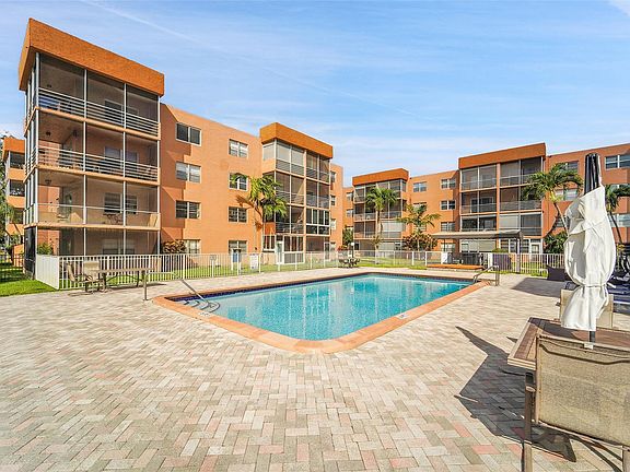 5th image of 3048 E Sunrise Lakes Drive #112