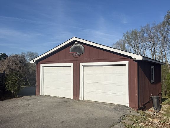 3rd image of 353 Golf Club Rd