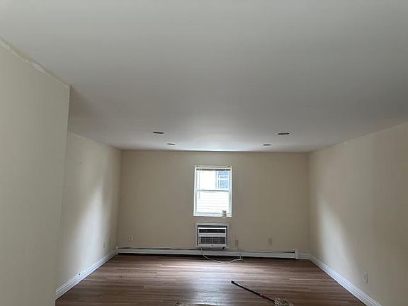 3rd image of 459 Monroe Blvd Floor 1