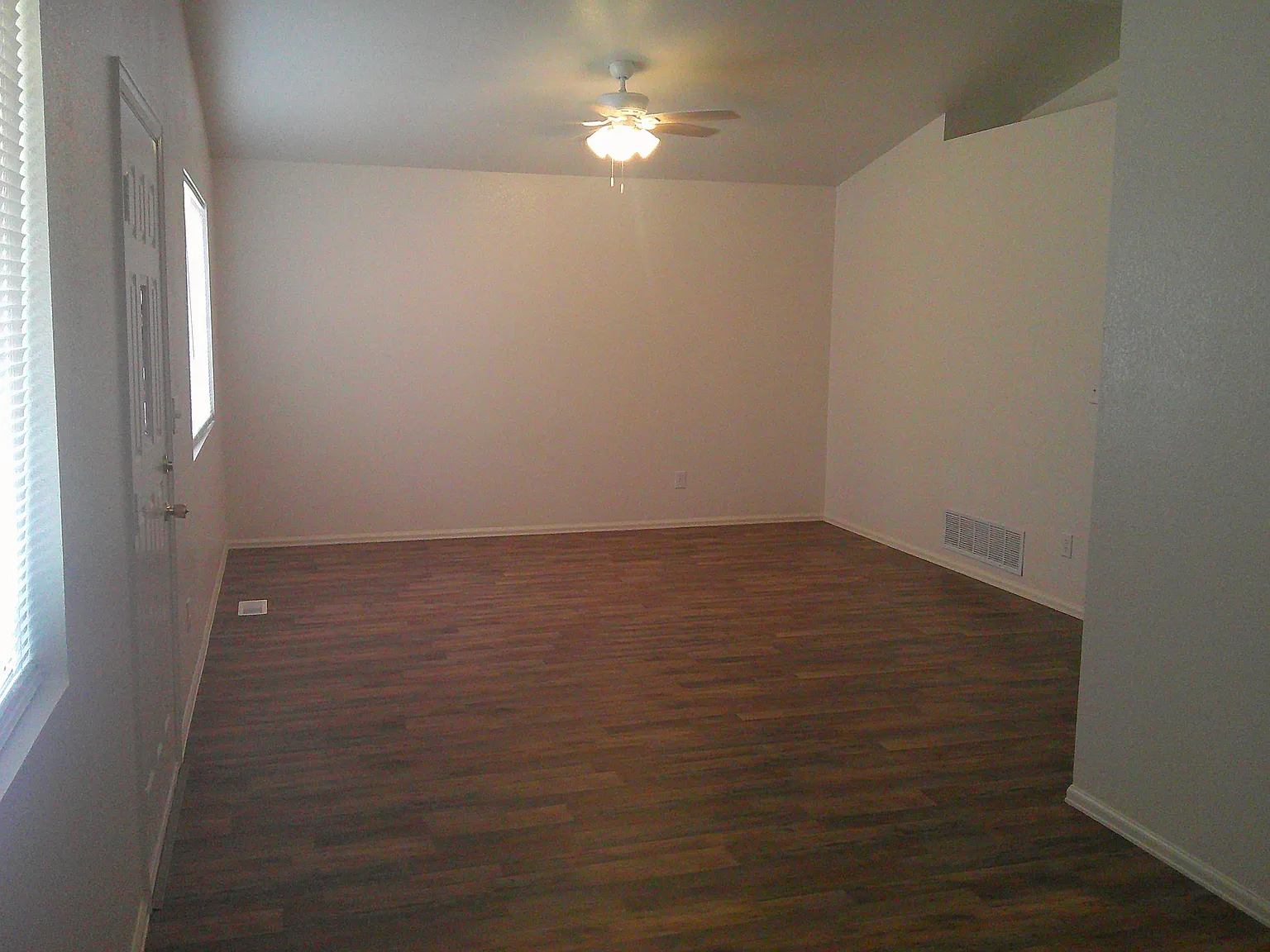566 S Bond Dr — Photo 3