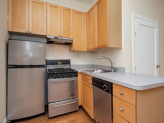 3rd image of 18 1st Ave APT 13