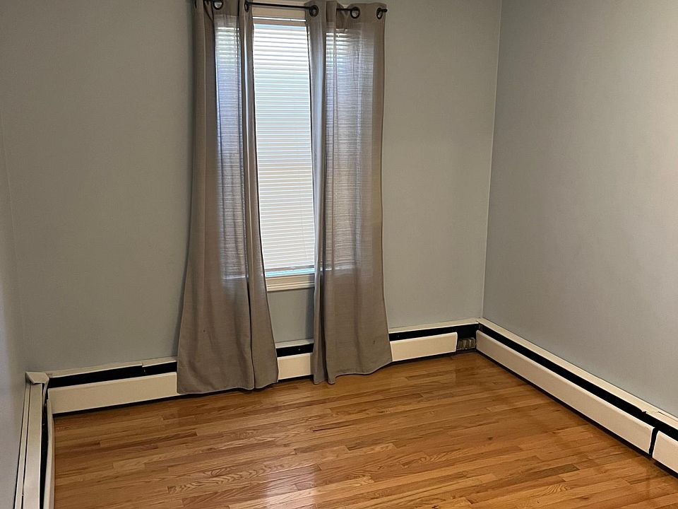 1st image of 22 Holbrook Ave #1