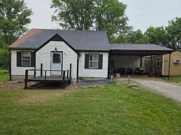 701 N Broadway St, Portland, TN 37148