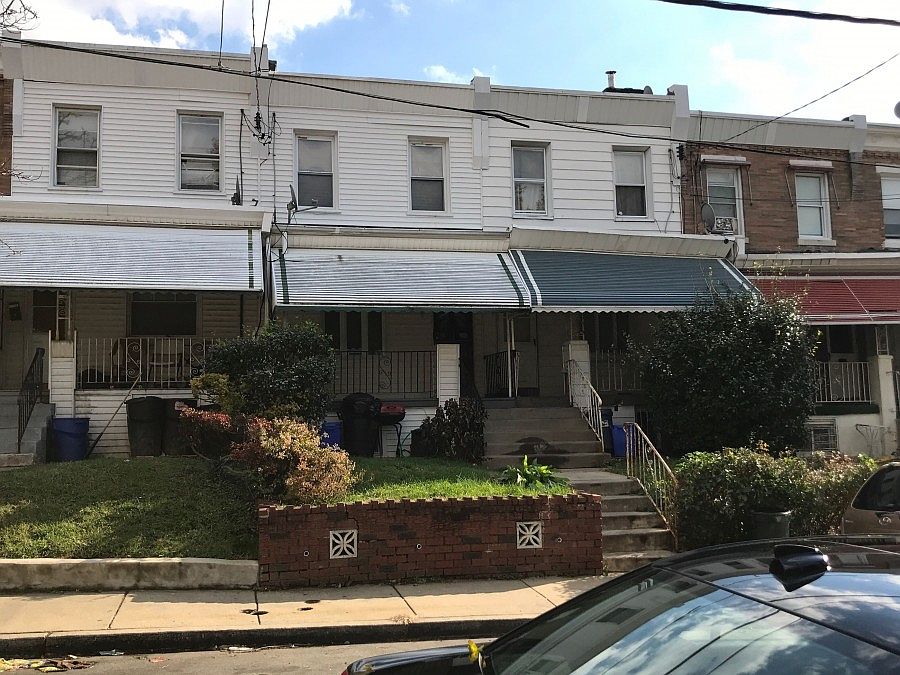 1st image of 220 E Montana St