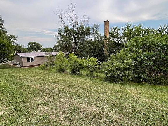 4th image of 104 N Verdel Iowa St