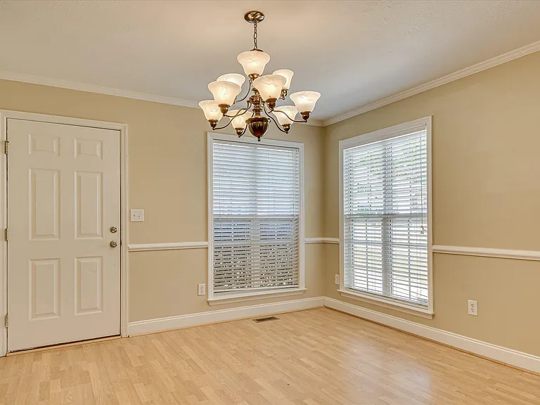 929 Sawbuck Way — Photo 4