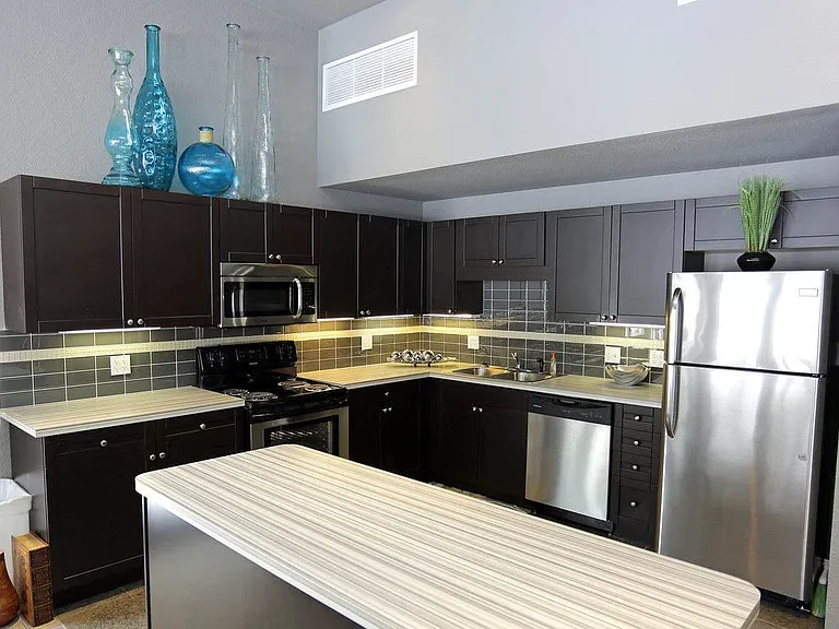 Woodland Hills Apartments — Photo 29