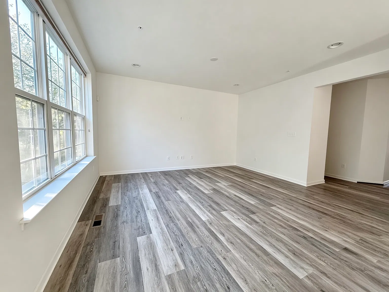 5 bed, 3.5 bath, 3225 sqft, $3,299 — Photo 4