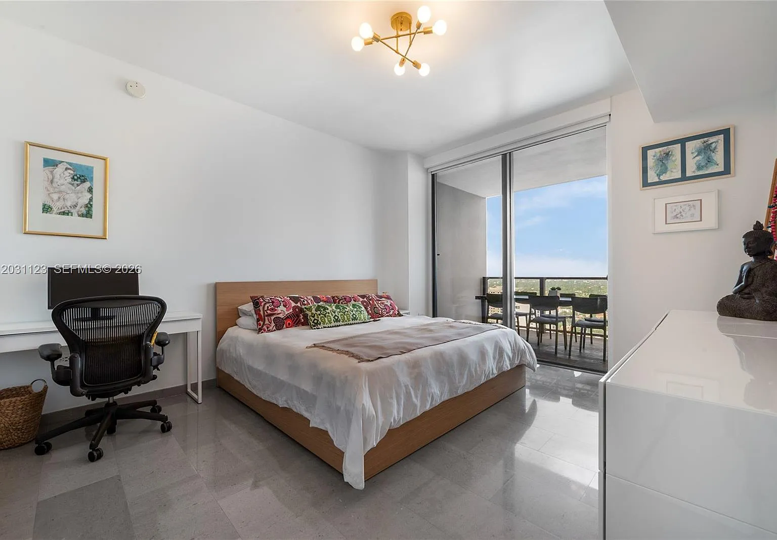 Rise Condo — Photo 4