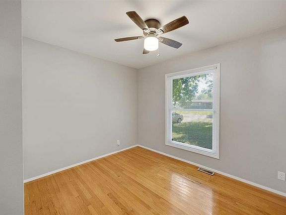2nd image of 1615 Jackson Ln