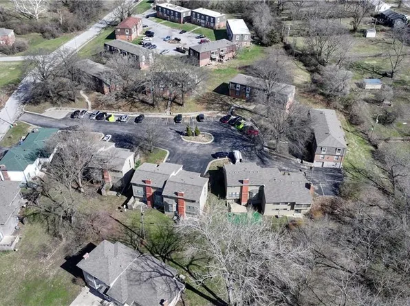 8627 Countryshire Ln, Kansas City, MO 64138