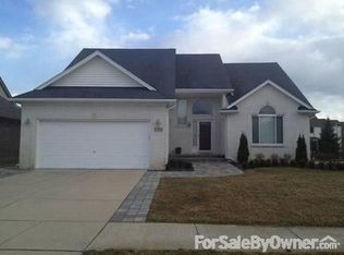 21456 Waverly Dr, Macomb, MI 48044