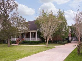 115 Oak Dr, Friendswood, TX 77546