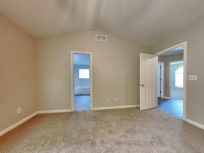 504 Edgewater Way — Photo 6
