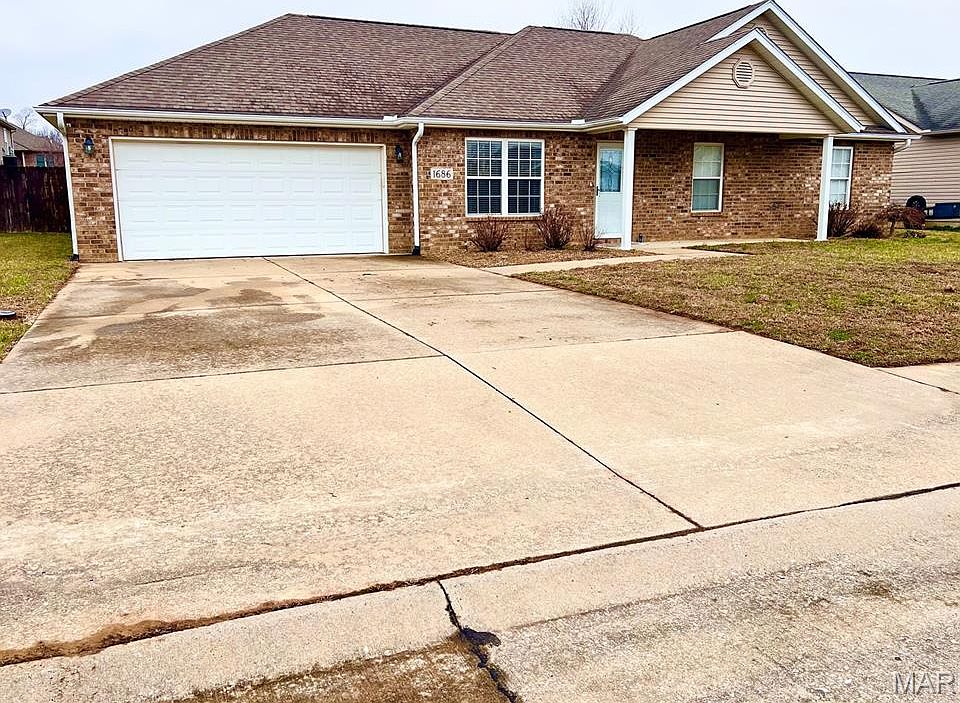 1st image of 1686 Columbia Dr