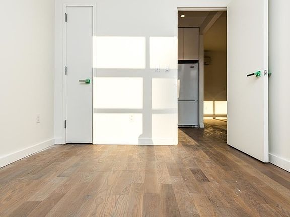 5th image of 555 Graham Ave APT 2