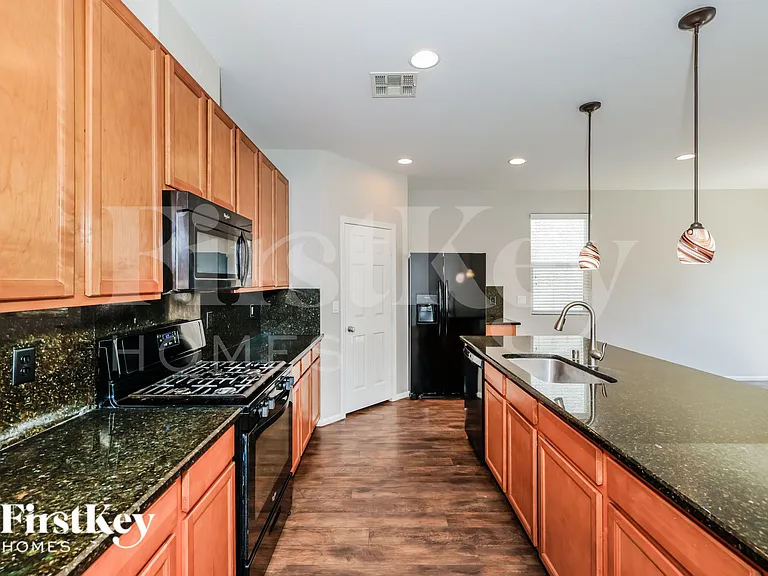 9809 Dryden Ct — Photo 5