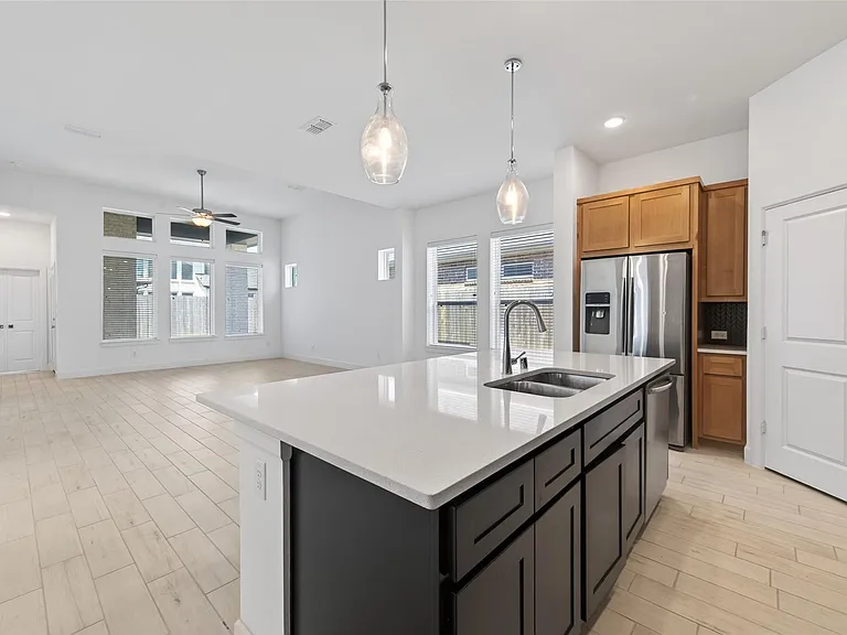 211 Amaranth Way — Photo 18