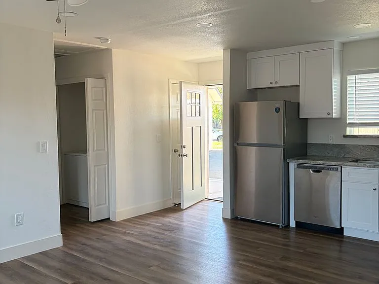 3143 Stern Way — Photo 5