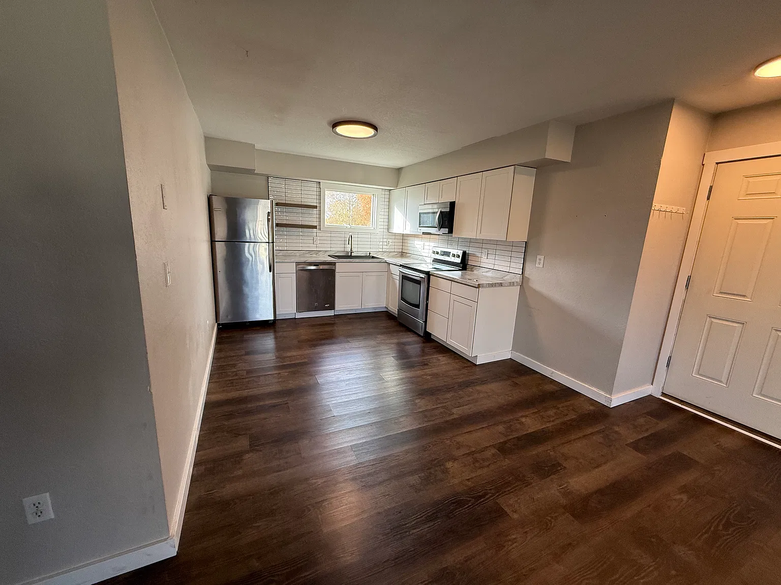 2 bed, 1100 sqft, $1,900 — Photo 2