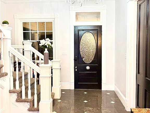 3rd image of 211 Linden Ave