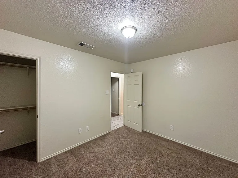 2403 Lavender Ln — Photo 38