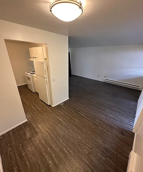 Newport Manor — Photo 8