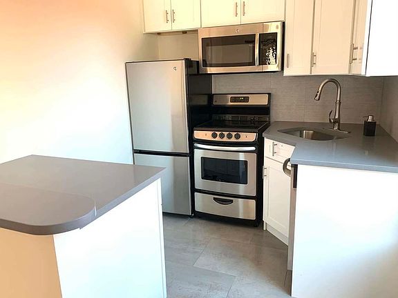 2nd image of 130 E 4th St APT 14