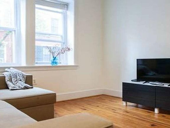 5th image of 128 Pemberton St