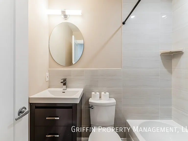 2123 Young St SE #202 — Photo 6