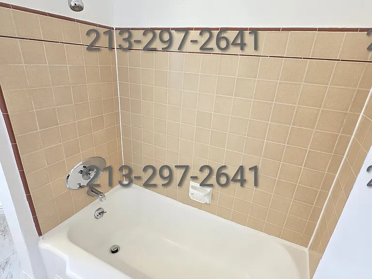 12515 Whitsett Ave #D — Photo 18