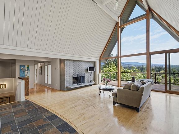 5th image of 820 Younette Dr