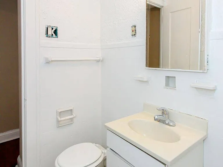 2753 Euclid Heights Blvd — Photo 16