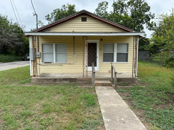 310 E Rachal St, Beeville, TX 78102