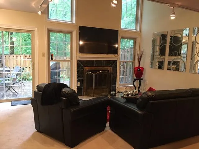 10508 Grosvenor Pl — Photo 14