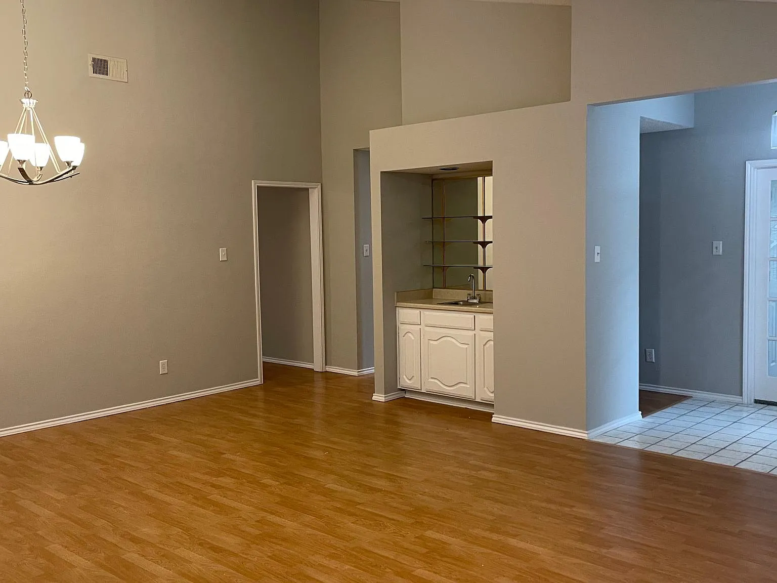 4 bed, 2165 sqft, $2,700 — Photo 3