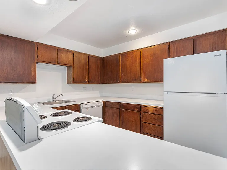 Glacier Park Apartments — Photo 29