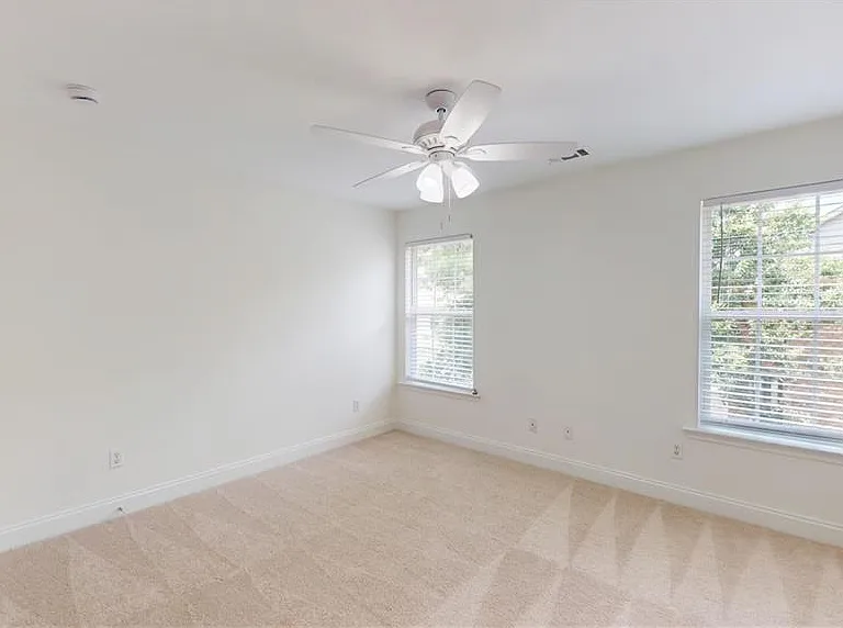 3249 Brockenhurst Dr — Photo 23