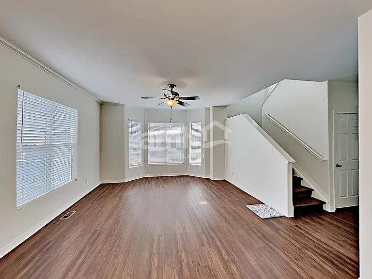 2542 S Genoa St — Photo 8