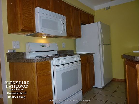 3rd image of 1525 N Windsor Dr APT 302