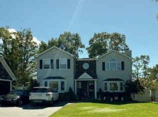 25 Highland Ave, Glenwood Landing, NY 11547