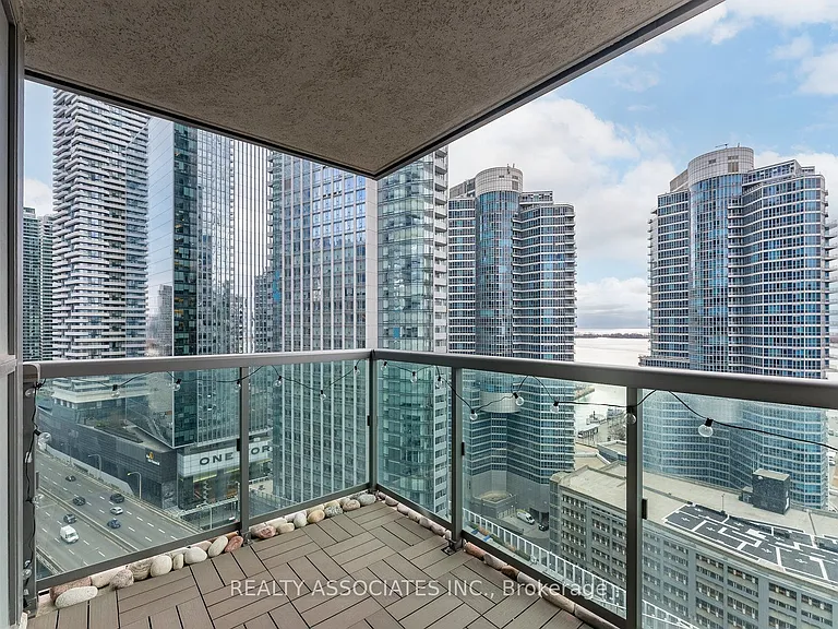 19 Grand Trunk Cres #2710 — Photo 28